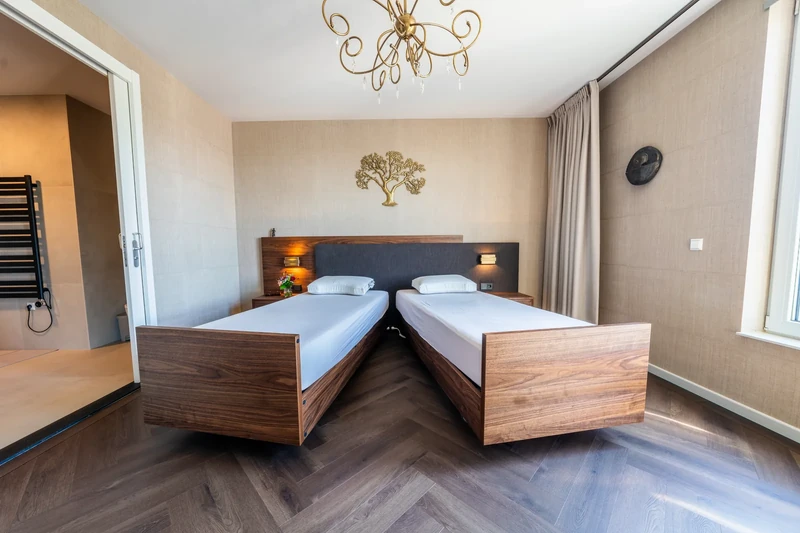 Deelbaar houten Seniorenbed Duo Pezze