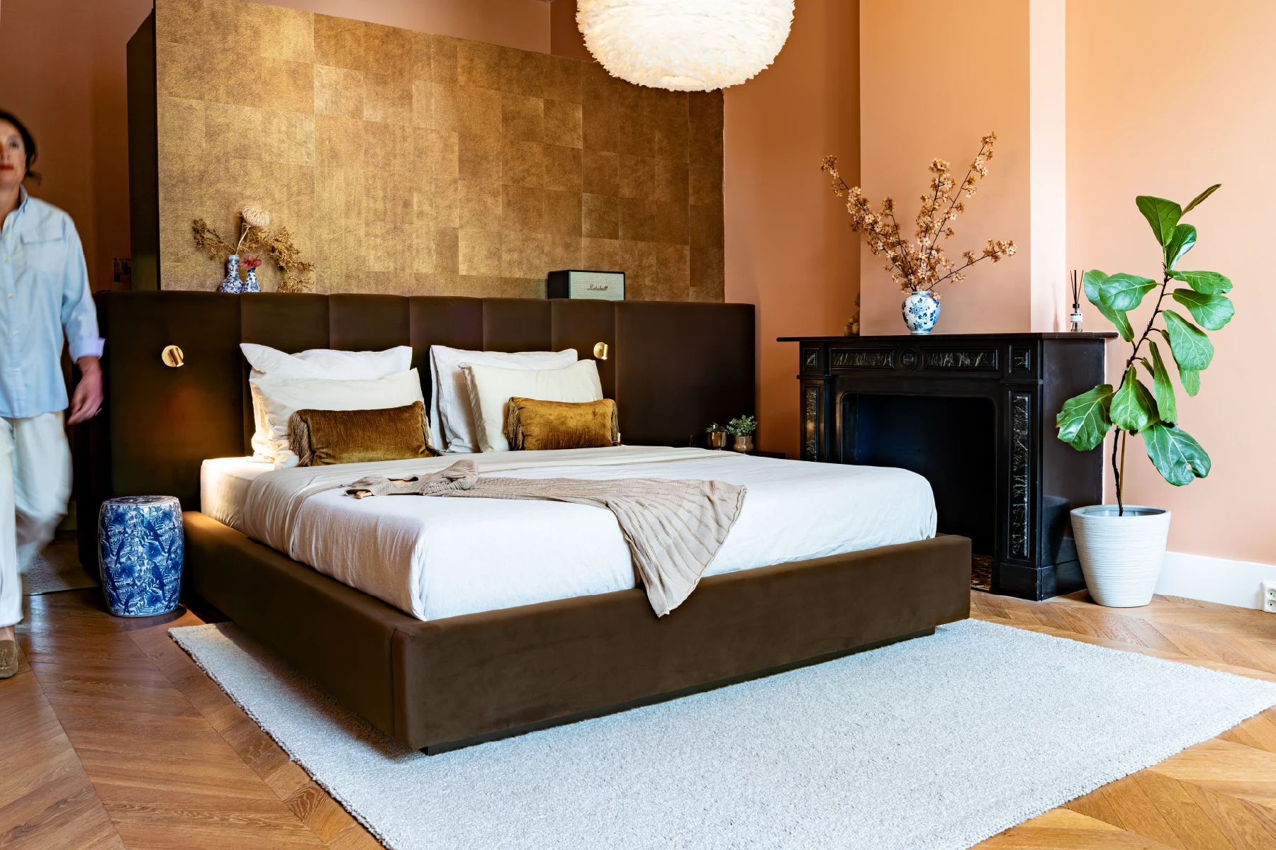 Slaapkamer in een Gouds grachtenpand met design bed Formosa
