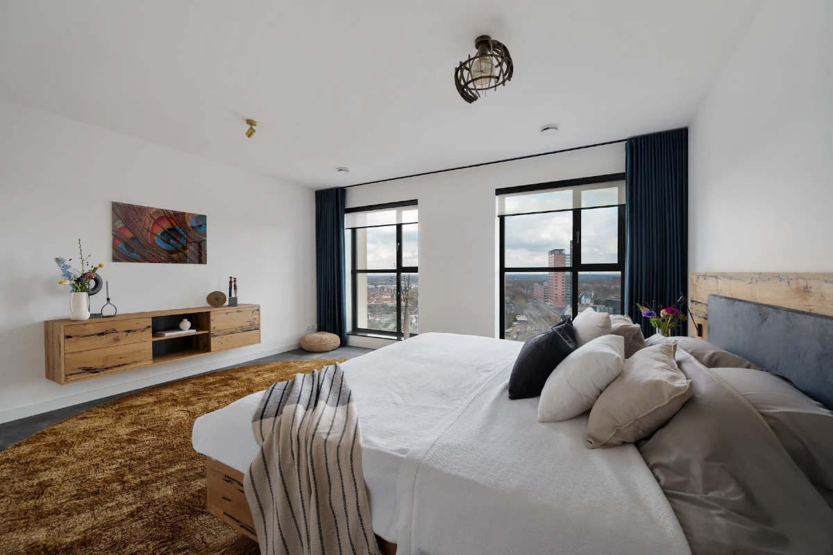 Complete slaapkamer met bed en dressoir