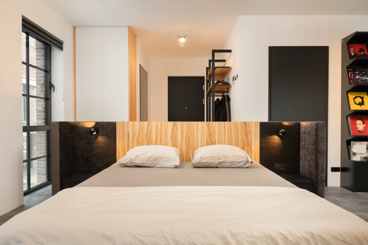 Loft slaapkamer met houten design bed