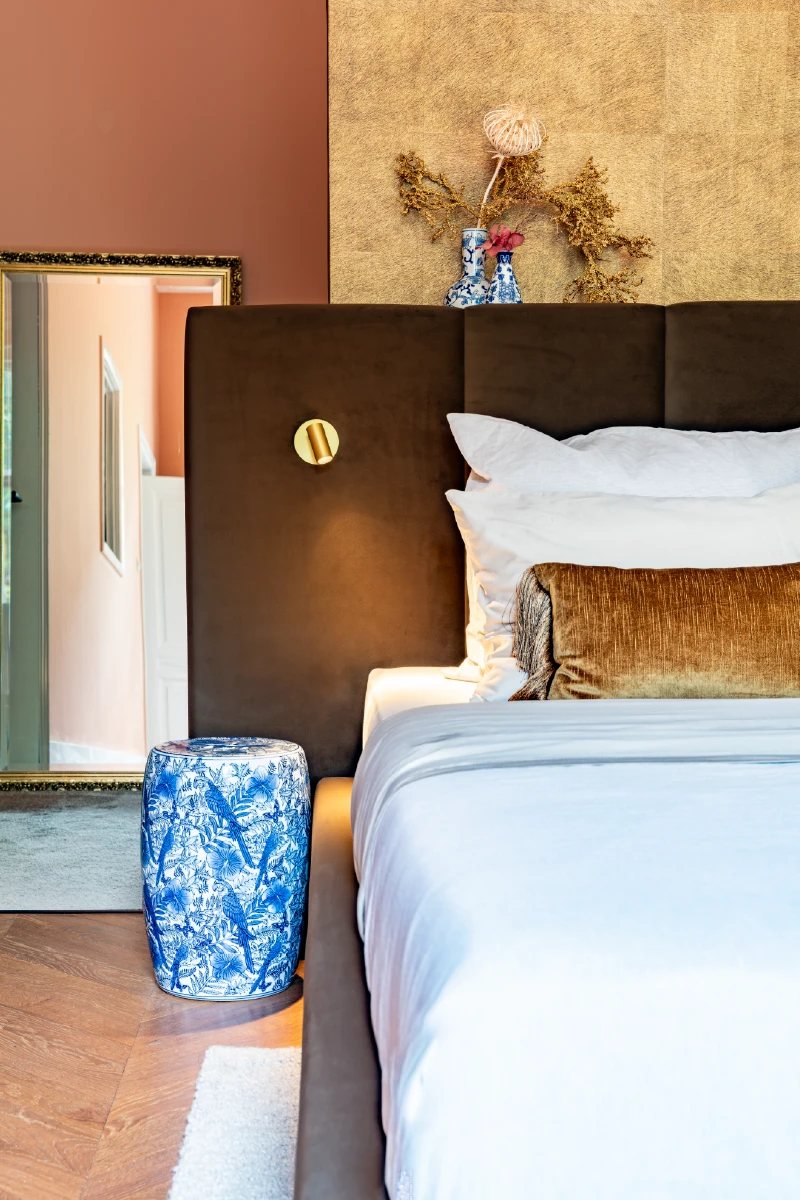 Bedlamp Enna Recess in mat goud, ingebouwd in het hoofdpaneel