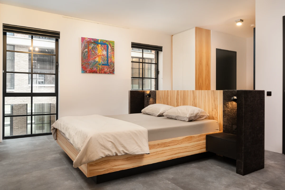 Loft slaapkamer met houten design bed