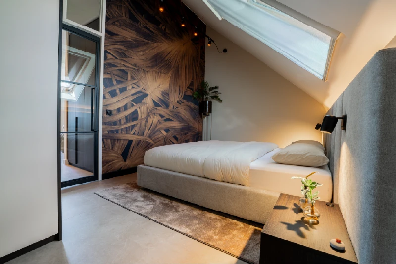 Moderne slaapkamer op zolder