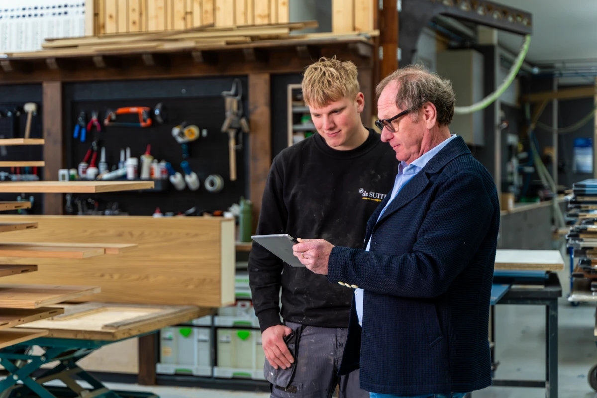 Rondleiding door showroom en atelier